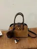 Bolso de mano vintage estilo francés para mujer, nueva colección otoño/invierno 2025, bolso de hombro moderno y versátil, bolso cruzado de nicho para el día a día