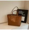 Bolsa Retrô de Grande Capacidade para Mulheres 2025 Nova Tendência Simples Moda Bolsa de Ombro Estilosa Elegante Bolsa Tote para Trabalho e Dia a Dia