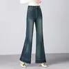 Pantalones acampanados de mezclilla azul para mujer, nuevo estilo de otoño, de cintura alta, elásticos, adelgazantes, con diseño de dobladillo deshilachado y una silueta ligeramente acampanada