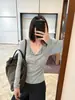 Han Xun Blusa Base de Renda V-neck Quieta e Gentil Top Macio e Elástico Slim-Fit para Mulheres Coleção Outono 2026 27338