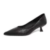Nuevos zapatos planos de punta estilo francés 2026 para mujer, piel suave, diseño retro de tacón de gatito, tacón medio, apertura poco profunda, adecuados para uso profesional y de oficina, tacones altos versátiles