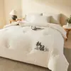 Colcha de algodão de Xinjiang em gaze de camada dupla, colcha de inverno espessa, enchimento de colcha quente para casa, tamanhos individual e de casal, adequada para primavera e outono, roupa de cama de hotel