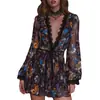 Plataforma de Moda Transfronteriza Europea y Americana Independiente Otoño 2025 Nuevo Vestido Corto Elegante de Organza con Cuello en V y Mangas Largas para Mujer con Cintura Ceñida