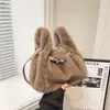 Bolso de felpa transfronterizo para mujer 2026 nuevo popular nicho exquisito bolso de mano bolso cubo de un solo hombro cruzado para ir al trabajo