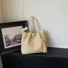 Bolsa de Praia de Ombro Único Nova Moda Verão 2026 com Alto Valor Estético, Cor Sólida Única, Bolsa Tote Tecida Estilosa de Grande Capacidade