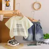 Traje Coreano de Manga Corta para Niños 2026 Nuevo Estilo Casual de Verano para Niños Tie-Dye con Letras Pequeñas Conjunto de Dos Piezas de Manga Corta