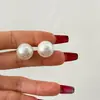 Pendientes Versátiles de Temperamento Retro Estilo Francés para Mujer para el Trabajo, Aretes Sencillos con Diseño de Perla Redonda Plana