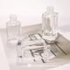 Frasco de Vidro Quadrado de Borda Arredondada para Aromaterapia Transparente Difusor de Aromaterapia Sem Fogo Frasco Vazio para Difusão Volátil de Perfume com Rattan para Interior