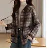 Cardigan Feminino de Lã Xadrez com Capuz Outono Inverno 2026 Novo Estilo Fashionável Chique Petite Malha Xadrez Espessa