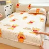 Conjunto de três peças de lençol de leite veludo espesso de alto peso para outono e inverno, capa de colchão infantil de desenho animado com capa de cama de pelúcia, disponível para atacado