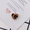 Venta al por mayor de accesorios de joyería DIY otoño e invierno Nuevo estilo aleación leopardo cuero melocotón corazón colgante aretes accesorios
