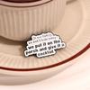 Broche Transfronteiriço Novo Desenho Animado Simples Forma de Letra Preto e Branco Criativo Personalizado Acessórios Citação em Inglês Distintivo de Metal
