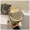 Bolso de Mano con Cadena de Perlas de Paja Bolso de Mujer bolsos2022 Nuevo Bolso Cubo de Playa Bolso Cruzado al Hombro Bolso Cuadrado Pequeño