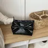 Bolsa de Mão Fofa com Laço Grande Transfronteiriça 2026 Verão Novo Couro Patente Brilhante Design de Corrente Bolsa Transversal