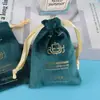 Bolsa de Terciopelo con Cordón y Estampado Dorado, Bolsa de Terciopelo Colorida con Cordón para Almacenamiento, Logo Personalizable, Bolsa de Empaque para Pendientes y Joyería