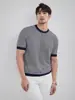 Ropa de Hombre de Alta Calidad Nueva Temporada, Estilo Lujo Ligero Primavera y Otoño, Camiseta Casual Delgada Ajustada de Manga Corta con Cuello Redondo y Bloques de Color de Rayas Finas