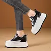 Zapatillas blancas para mujer con plataforma oculta para aumentar la altura 2026 nuevo estilo otoño plataforma estilo coreano zapatos casuales para mujeres bajas zapatos de mujer con suela gruesa de 10 cm