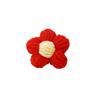 Jackson Yi te envió una pequeña flor roja con un broche debería ayudar a los pines circundantes joyería insignia de estudiante accesorios mujeres