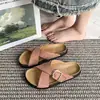 Chanclas, sandalias versátiles casuales para la playa, pantuflas Birkenstock, modelo nuevo de mujer de suela plana, estilo retro para exteriores de verano 2026
