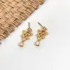 Diseño de Nicho Estilo Retro Patrón de Mariposa Incrustaciones de Circonita Pendientes Estilo Palacio Pendientes Personalizados para Mujer Nuevo Estilo