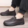2026 Invierno Nuevos Zapatos Casuales Cálidos para Hombre Antideslizantes Ligeros Resistentes al Desgaste Modernos para Hombre para Interiores Slip-on Zapatos de Papá