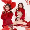 Estudio Fotográfico Nuevo Tema de Año Nuevo Traje Rojo Atmósfera Chica Dulce Interior Foto Fotografía Arte Foto Ropa