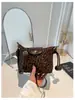 Otoño 2026 Bolso de Mano de Gamuza para Mujer Diseño Francés de Nicho Versátil para Viajes Diarios Bolso Cruzado Bolso Dumpling Casual para Viajes Diarios