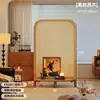 Biombo vintage de madera maciza cuidadosamente seleccionado para la sala de estar, con tejido de ratán como división para la entrada, diseñado para cubrir la puerta directamente frente a la entrada, y un nuevo estante de almacenamiento de estilo retro