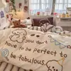 Juego de Cuatro Piezas de Toalla de Gasa Arrugada, Sábana y Funda de Edredón Bordadas, Ropa de Cama de Dibujos Animados Lindos, Juego de Tres Piezas para Estudiantes, Suave y Lisa al Tacto
