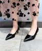 Zapatos sencillos de piel para rodilla, primavera y otoño, para mujer, puntera fina, boca poco profunda, de una sola capa, zapatos de tacón medio fino, tallas grandes 40-50, zapatos de comercio exterior