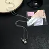 Novo Colar Pingente Longo Estilo Minimalista Cabacinha para Mulheres, Corrente de Clavícula Versátil de Luxo Leve de Nicho High-End
