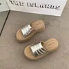 Zapatos para mujer con plataforma para aumentar altura, para casa, vacaciones, compras 2026, estilo de nicho no común, pantuflas para mujer, plisadas, simples, generosas