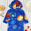 Roupão infantil com tema espacial para outono e inverno, roupão de flanela coral com capuz e amarração para meninos, roupão caseiro espesso para bebês