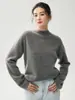 Chique sem esforço! Suéter de cashmere de alta qualidade, gola alta parcial, para mulheres, com design solto e barra enrolada, corte na altura do quadril e estilo quente que cobre o quadril.