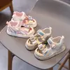 Sandalias Cerradas para Niños 2026 Verano Nuevas Superficie de Malla Zapatos de Playa para Niños Pequeños y Medianos Cubre-pies para Bebés Sandalias Suaves de Suela para Celebridades de Internet