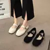 Sapatilhas Mary Jane femininas estilo retrô francês com bico quadrado, novo modelo outono 2026, design raso delicado, adequadas para combinar com saias