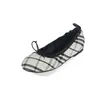 Zapatos de Cuadros Dulces Elegantes Color Albaricoque de 1 cm para Mujer, Venta al por Mayor, Primavera 2027, Punta Redonda, Suela Plana, Altura Oculta, Zapatos de Abuela de un Paso