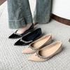 Sapatilhas Confortáveis Estilo Francês Femininas 2025 Novo Modelo Sapatos Baixos Elegantes de Bico Fino Sapatos Pretos de Boca Rasa com Aumento de Altura Oculto