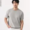 Camiseta Masculina Tricô Manga Curta Tendência Marca Versátil Estilo Old Money, Top Camiseta Estruturada Cor Sólida Retro Japonês Versátil para Homens no Verão