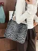 Bolsa Elegante com Estampa de Leopardo para Mulheres, Nova Bolsa Tote Grande Capacidade Inverno 2026, Bolsa de Ombro Versátil de Alta Qualidade para o Dia a Dia