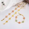 Nova pulseira de trevo de quatro folhas dourada de alta cor para mulheres, trevo de quatro folhas da sorte, joias de nicho de luxo leve DIY