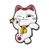 Broche de Metal Gato de la Suerte con Cara Roja, Ojos Redondos y Cascabel, Insignia de Gato de Dibujos Animados, Accesorio de Merchandising de Cine y Televisión, Broche de Gato