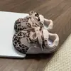 Zapatillas para niñas bebés y pequeñas de 1-2 años, nueva colección otoño/invierno 2026, zapatillas deportivas con estampado de leopardo para niños con suelas blandas, zapatos para caminar estilo entrenamiento alemán para niños pequeños