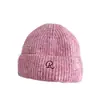 Gorro de Lana Cálido de Moda con Letra Bordada para Mujer Invierno Versátil Informal Gorro de Punto a Crochet a Prueba de Frío a Prueba de Viento Gorro de Poner Gorro Frío