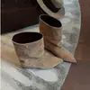 Botines Cortos de Ante Estilo Retro Coreano con Punta Aguda, Aumentadores de Altura, Diseño Versátil Otoño/Invierno 2026, Botas Elásticas Fruncidas Adelgazantes para Mujer