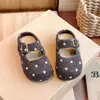Zapatos Planos de Lunares Franceses para Niñas Niñas 2026 Otoño/Invierno Nuevo Estilo Correa de Hebilla de Cuero Zapatos Birkenstock Engrosados Zapatos Calientes Versátiles