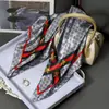 Bufanda de Satén para Mujer Primavera y Verano Seda Artificial Bufanda Cuadrada Pequeña Estampada Bufanda Chal Estilo Europeo y Americano Venta al por Mayor