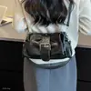 Bolsa Transversal Feminina Outono Grande Capacidade Retrô Ombro Único 2026 Moda Japonesa Novo Estilo Sobrancelha Superfície Brilhante Portátil Bolsa para Motocicleta Coreana