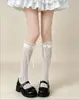Calcetines Lolita de encaje con lazo, estilo japonés, a media pantorrilla, con recortes en forma de corazón y detalles de encaje floral, con un diseño de cinta fluida y ofreciendo alta elasticidad para un ajuste cómodo y sin apretar.