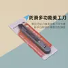 Un Cuchillo de Utilidad Antideslizante con Mango de Plástico Multiusos para Desempaquetar y Cortar Papel. El diseño de hoja de apertura y cierre push-pull te permite controlar fácilmente la profundidad de corte.